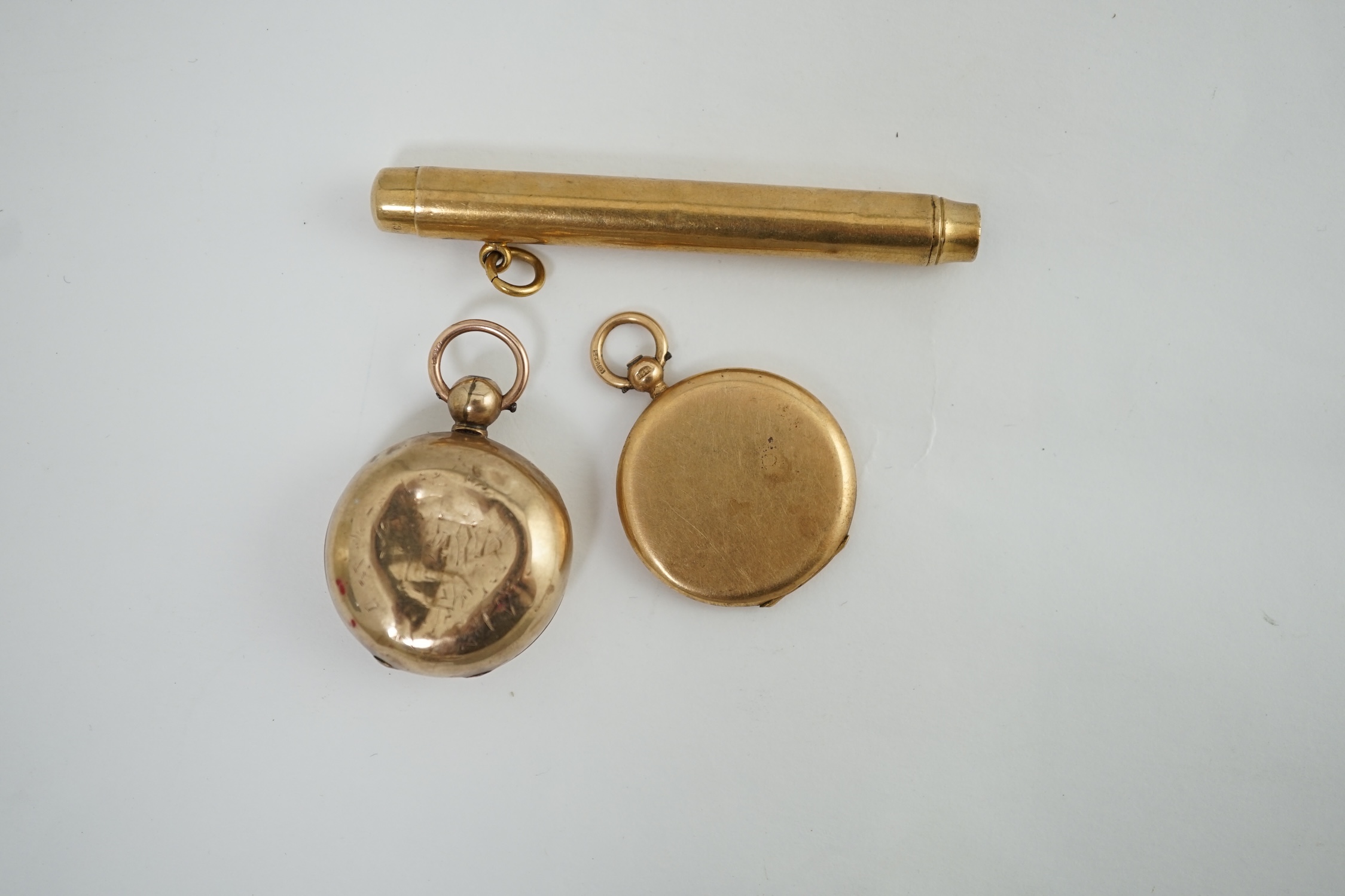 A George V 9ct gold pencil by Sampson Mordan & Co (a.f.), a 15ct locket, and a 9ct gold sovereign case (a.f.)